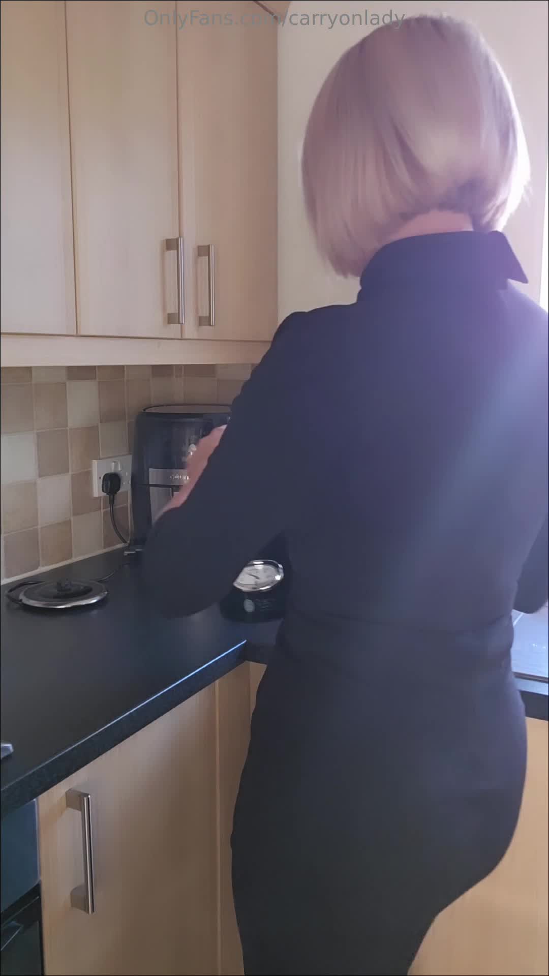 Carryonlady - Anyone for tea? Coffee? See how things get out of hand