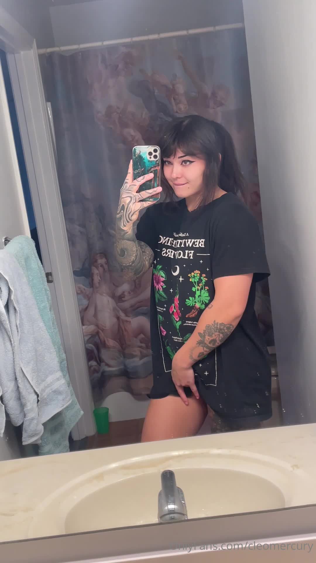 Cleomercury - Just a girl and her tentacle dildo! You definitely want to ..
