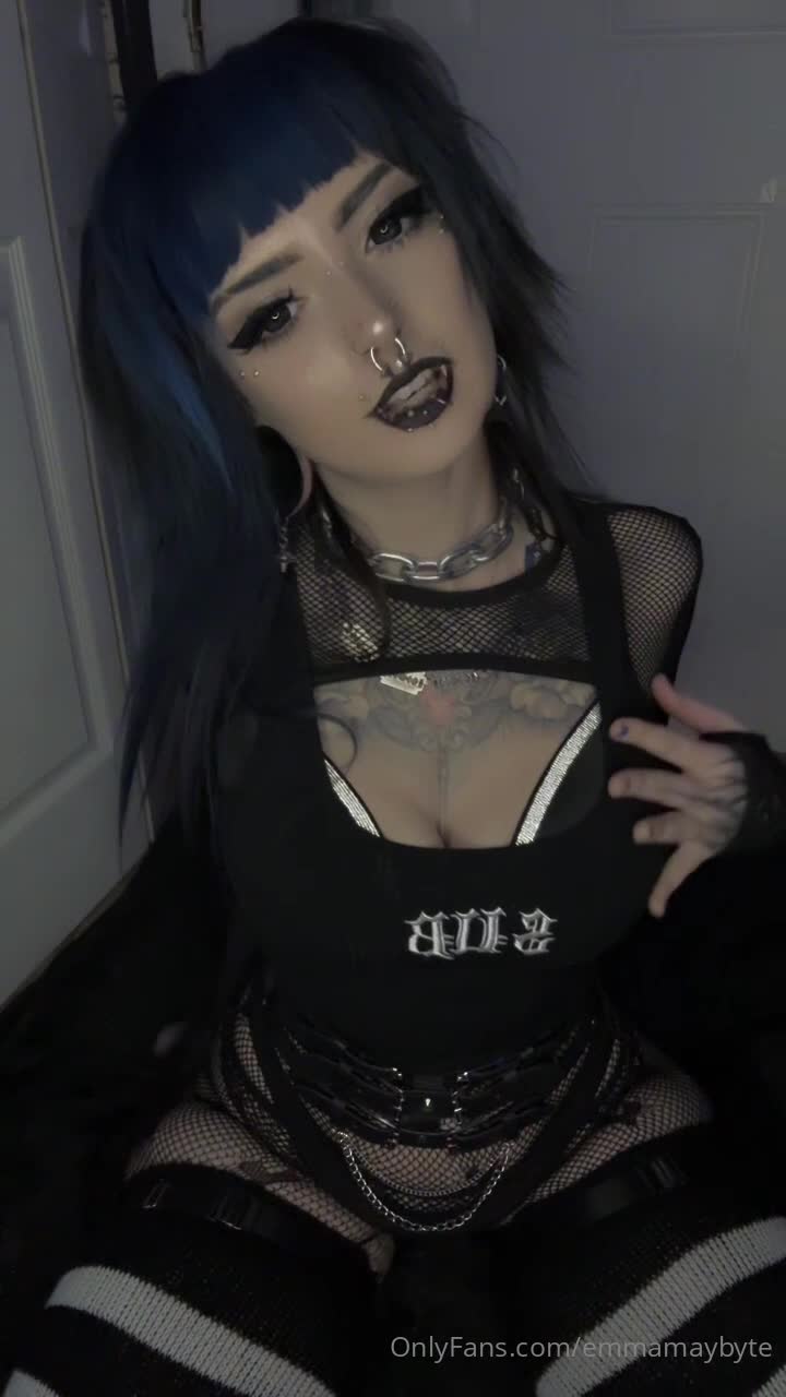 Emmamaybyte - I just wanna be ur subby gf