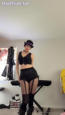Kenalialuv Striptease Cabaret outfit