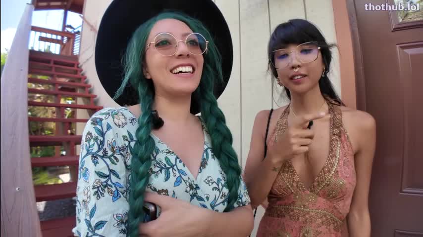 Two Girls Kicked Out Naked After Undressing in Uber