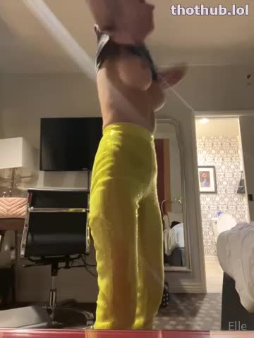 ElleSF - getting ready