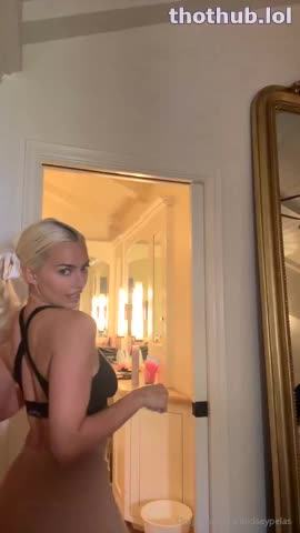 Lindsey Pelas latest live 11/27