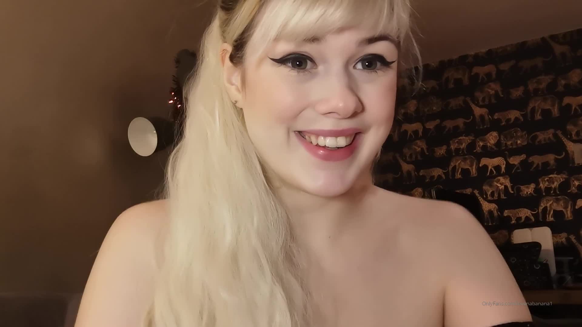 Levanabanana1 - My first double penetration video! Gotta try everything once..