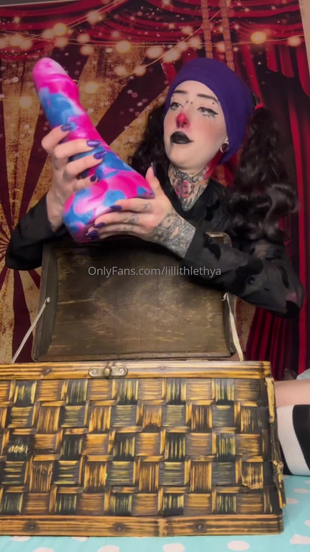 Lillithlethya -  This isn’t a magic trick—it’s full clowncore monster fucke..