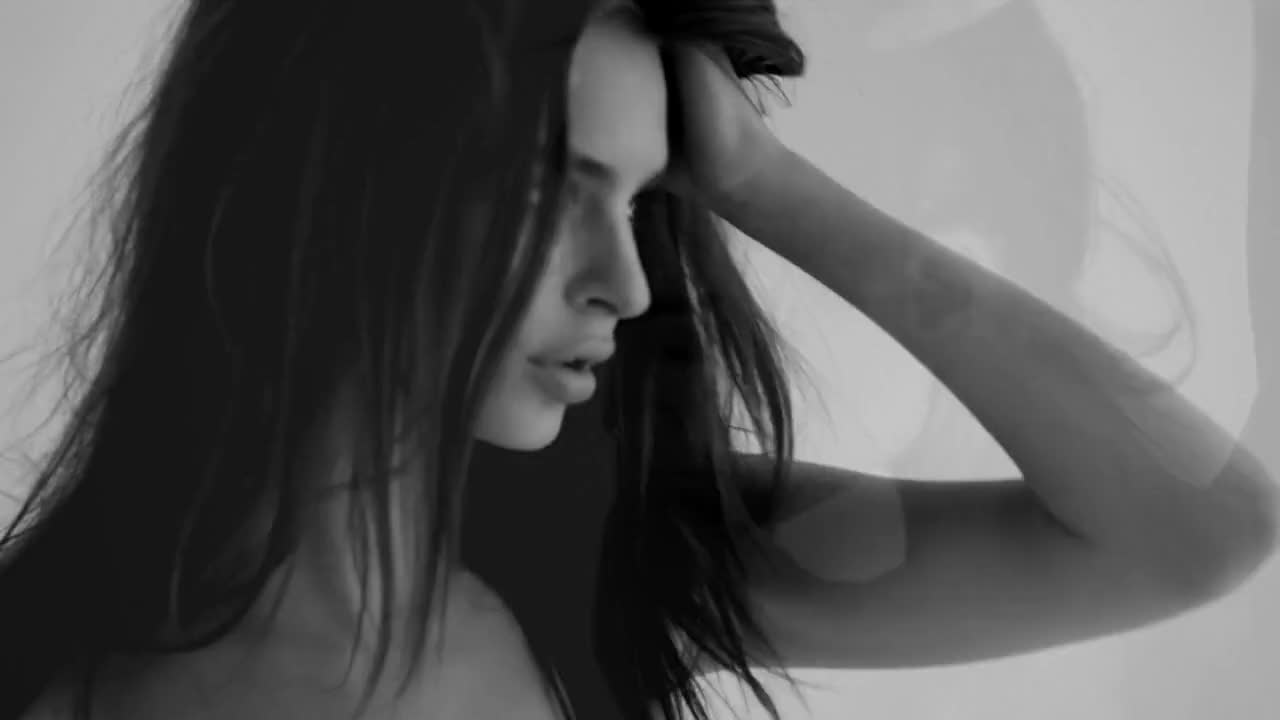 Emily Ratajkowski Treats Nude BTS Video Leaked