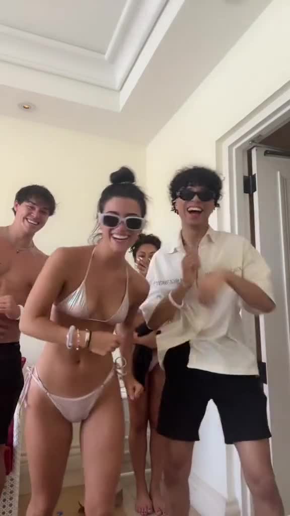 Charli D’Amelio Bikini Camel Toe Dance Video Leaked