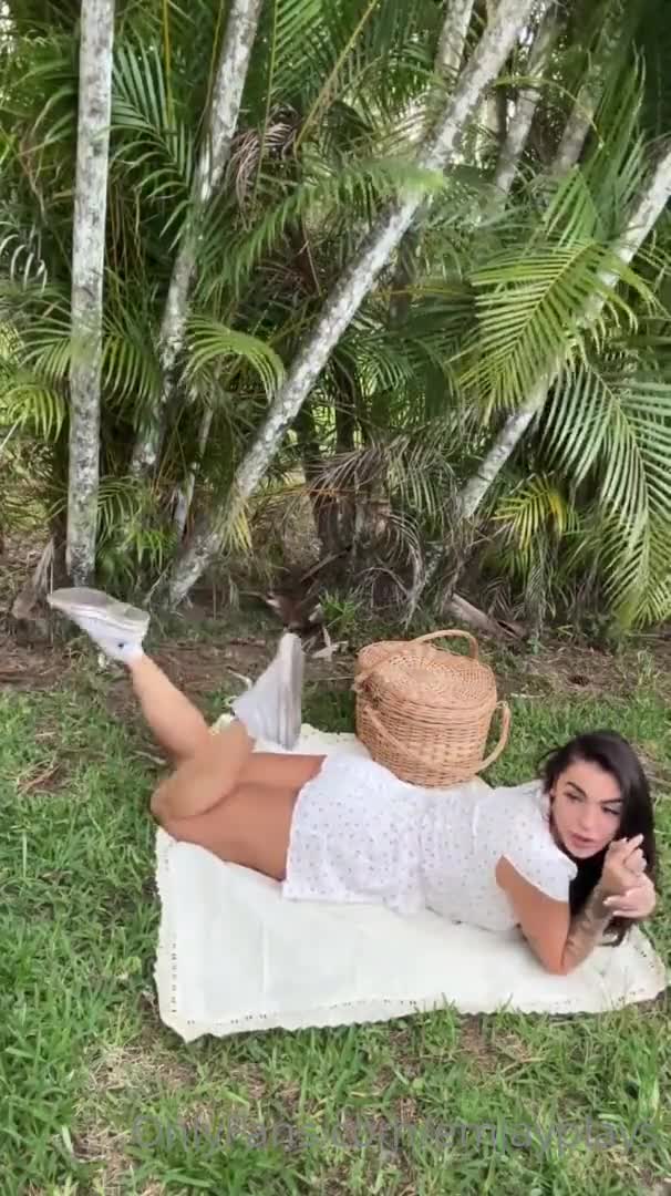 Emily Rinaudo Nude Outdoor Blowjob OnlyFans Video Leaked