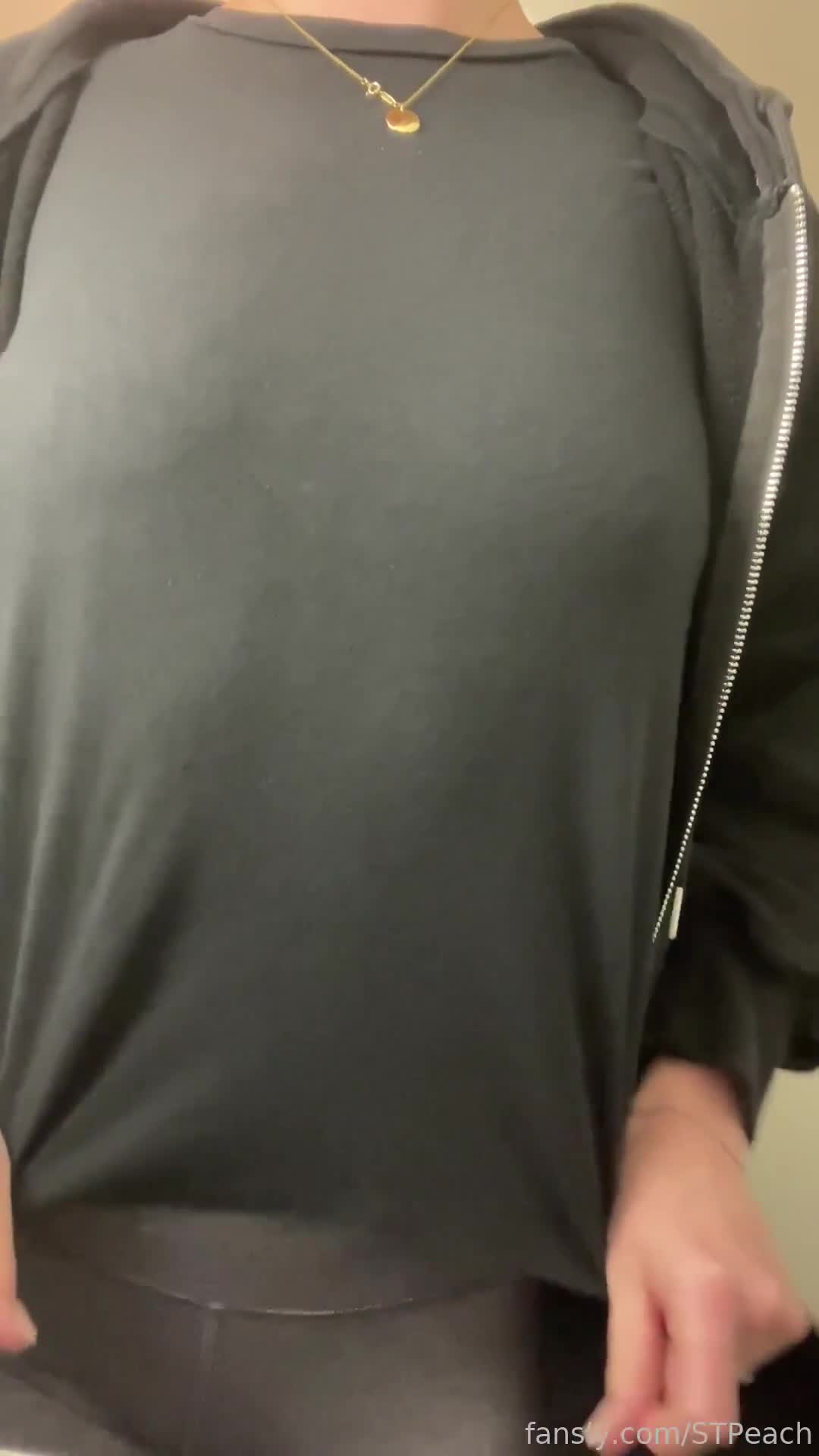 STPeach Public Airplane Pussy Masturbation Fansly Video Leaked