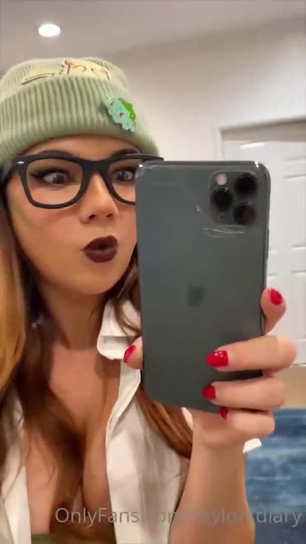 Dare Taylor Lingerie Striptease OnlyFans Video Leaked
