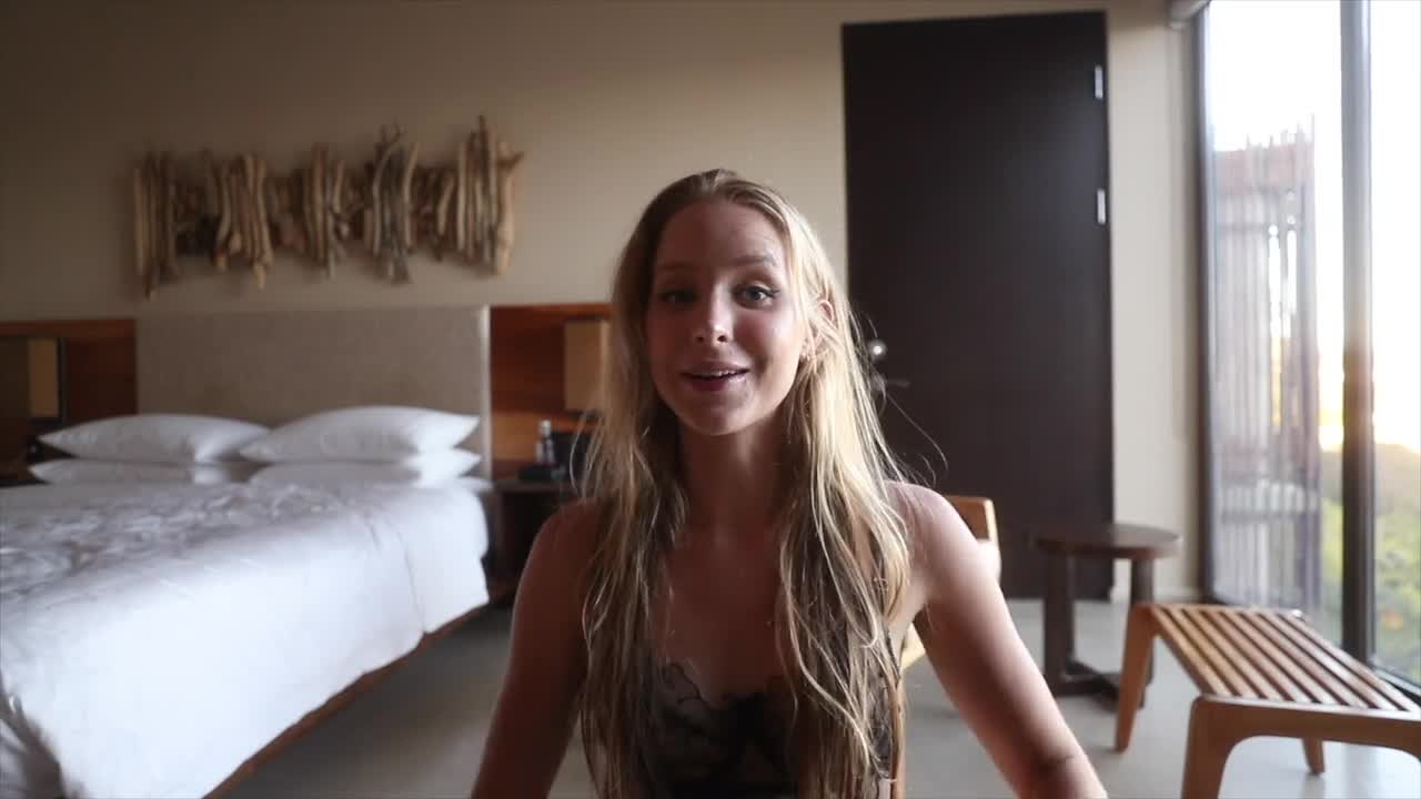Caroline Zalog Costa Rica Haul Video Leaked