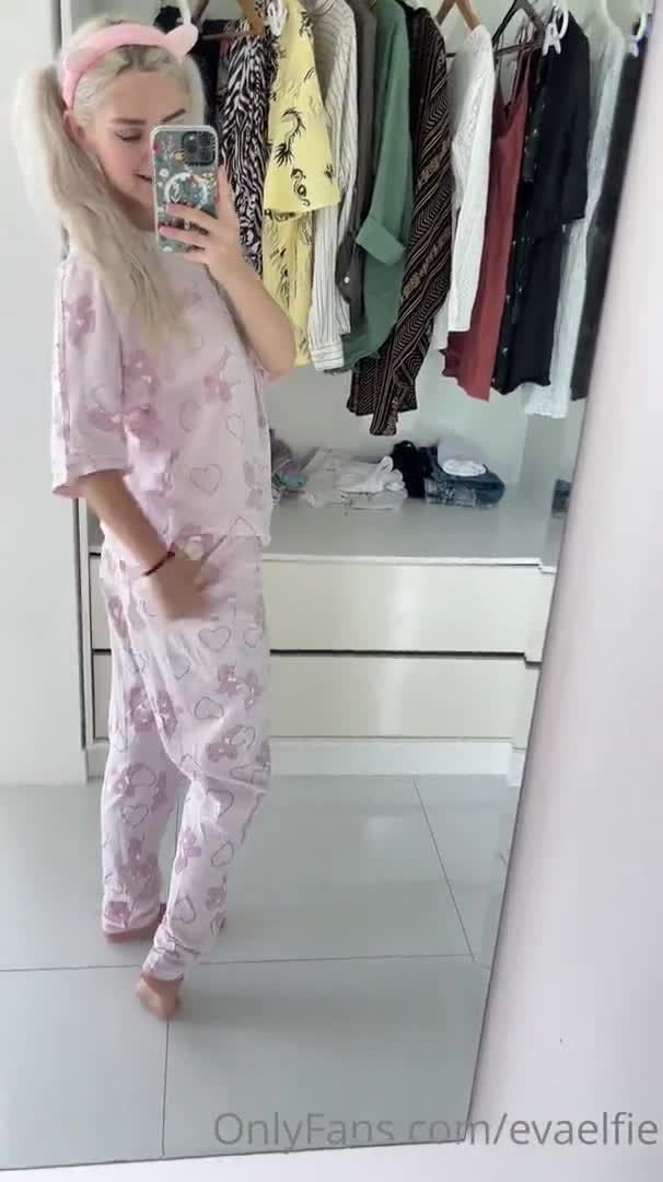Eva Elfie Nude Mirror Selfie Tease OnlyFans Video Leaked