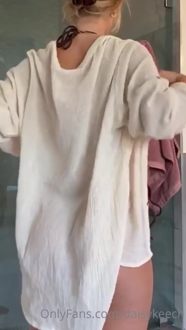 Daisy Keech Nude Bikini Stripping Onlyfans Video Leaked