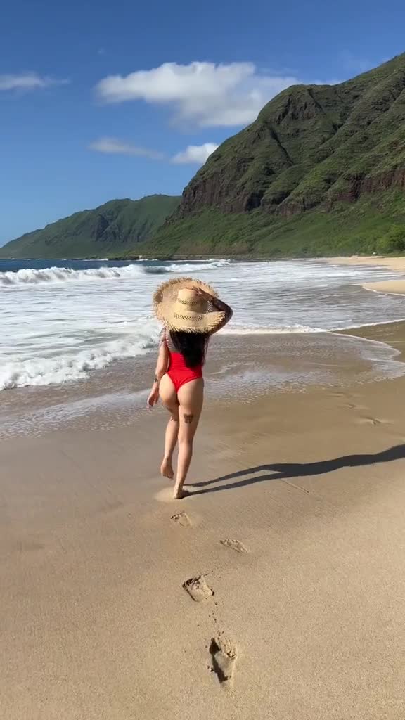 Bella Poarch Sexy Bikini Beach Video Leaked