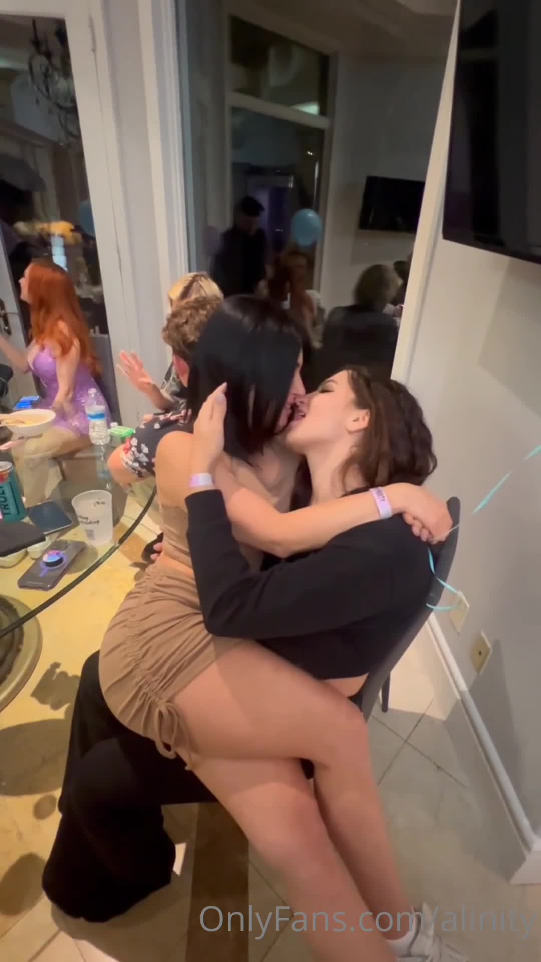Alinity Fandy Lesbian French Kiss PPV Onlyfans Video Leaked
