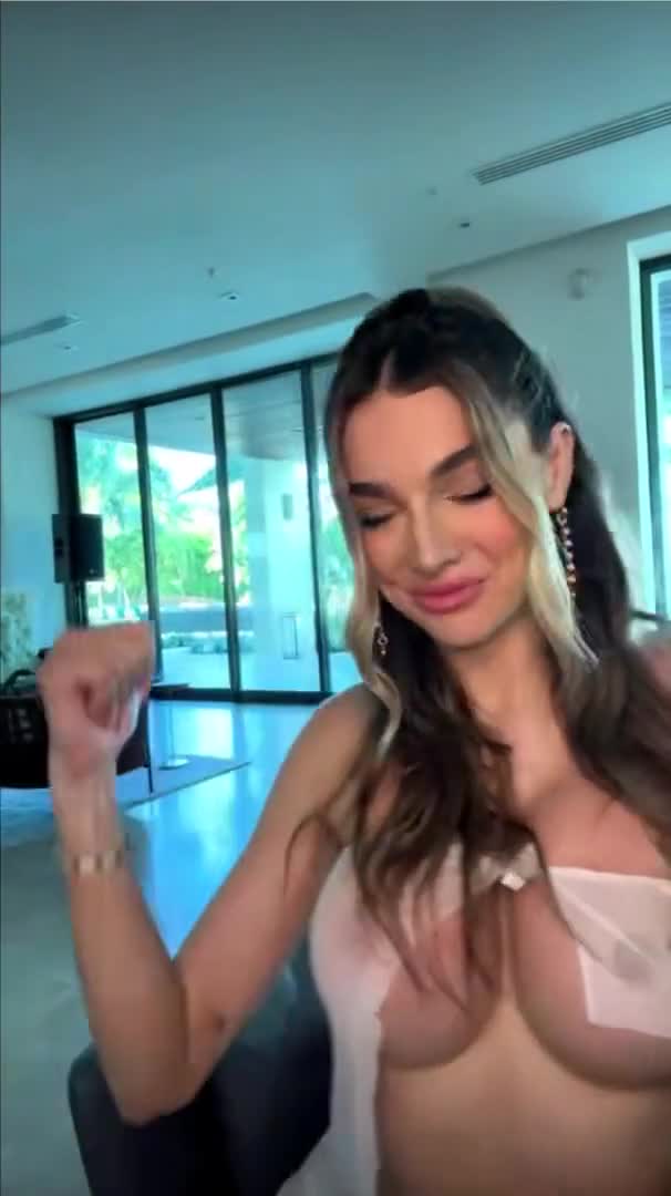 Lyna Perez Nude Cutting Clothes OnlyFans Livestream Leaked