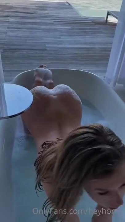 HeyHorny Nude Bath Wash OnlyFans Video Leaked