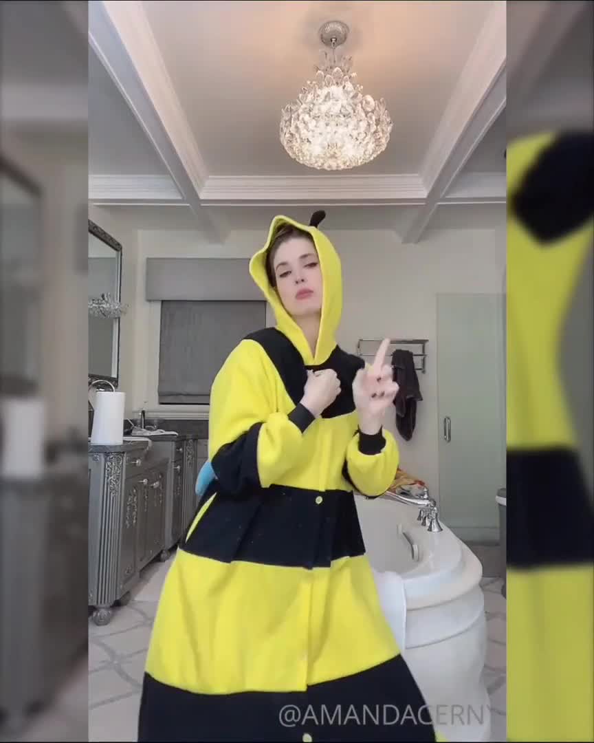 Amanda Cerny Nipple Slip Stripping Onlyfans Video Leaked