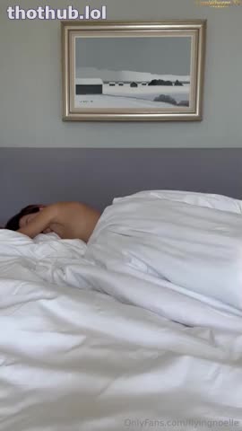 FlyingNoelle - Waking and masturbating