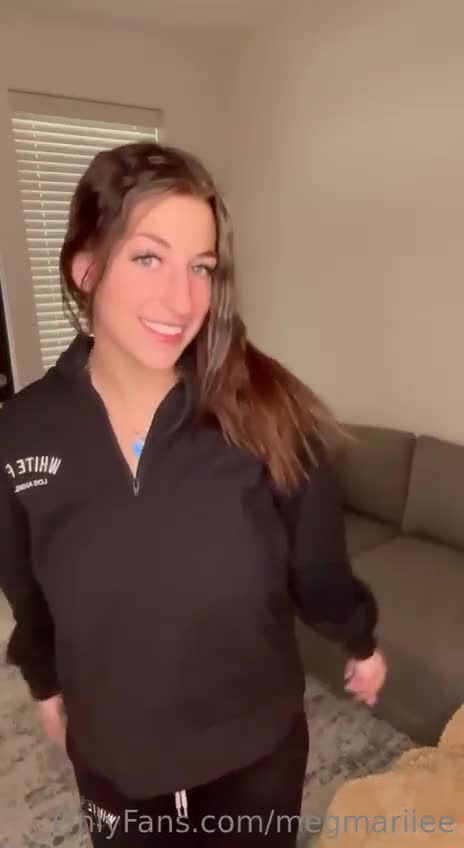 Megan McCarthy Sweatsuit Strip Onlyfans Video Leaked
