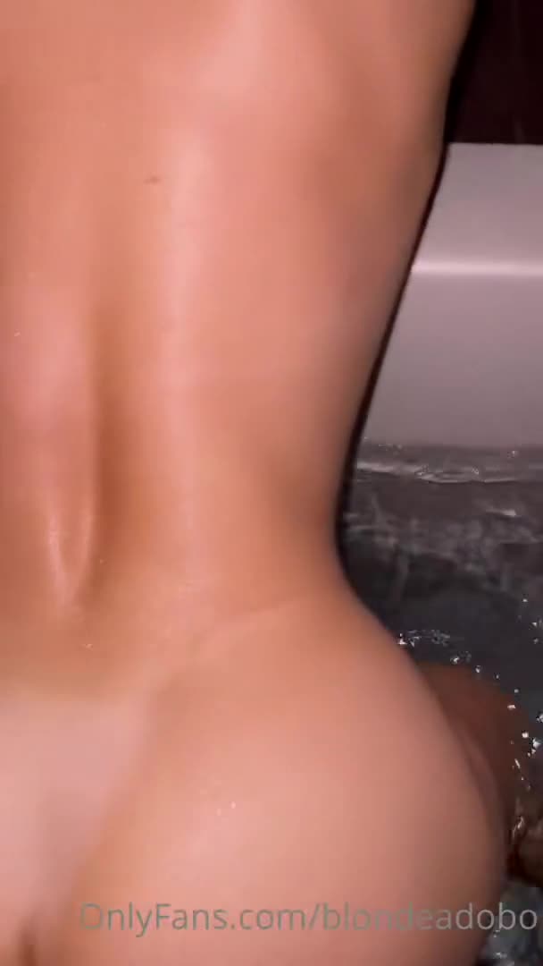BlondeAdobo Nude Pool Doggy Style OnlyFans Video Leaked