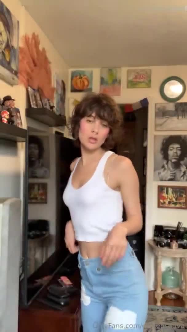 QweenSativa Nude Striptease OnlyFans Video Leaked