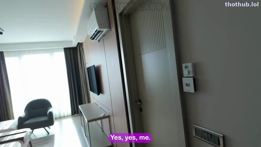 Comatozze Girl seduced Service man in Hotel