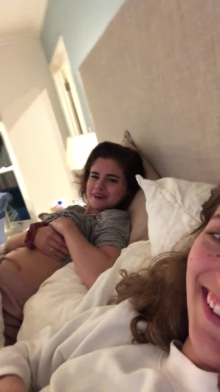 Selena Gomez Boob Squeeze Video Leaked