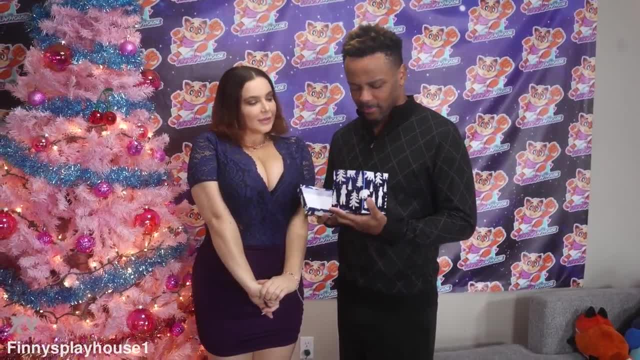 Natasha Nice Christmas Sextape With The Finny Fox