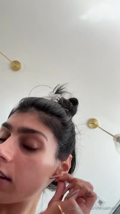 Mia Khalifa OnlyFans leaked Mia Khalifa Getting Ready For The Day Video on HDthot