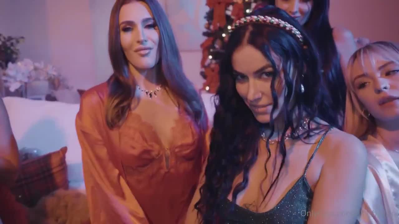 Anissa Kate, Cherry Kiss, Ella Reese, Lexi Luna, Gizelle Blanco, Desiree Dulce, Lilly Bell, Club Sandy, Cassandra Cruz, Venus Valencia Merry Fuckmas 10 Girls Orgy
