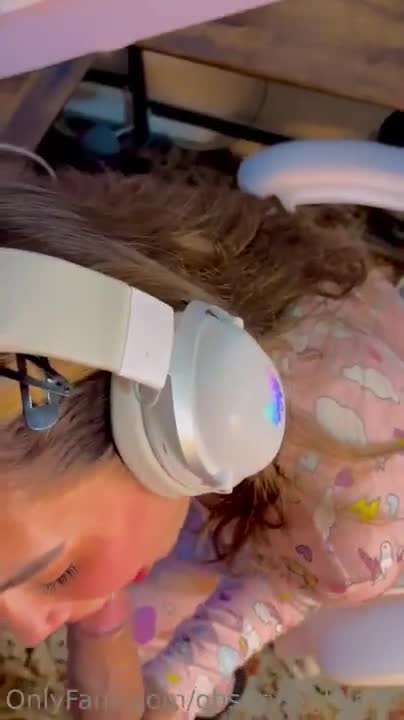 Natalia Luccas Porn BG Blowjob While Gaming