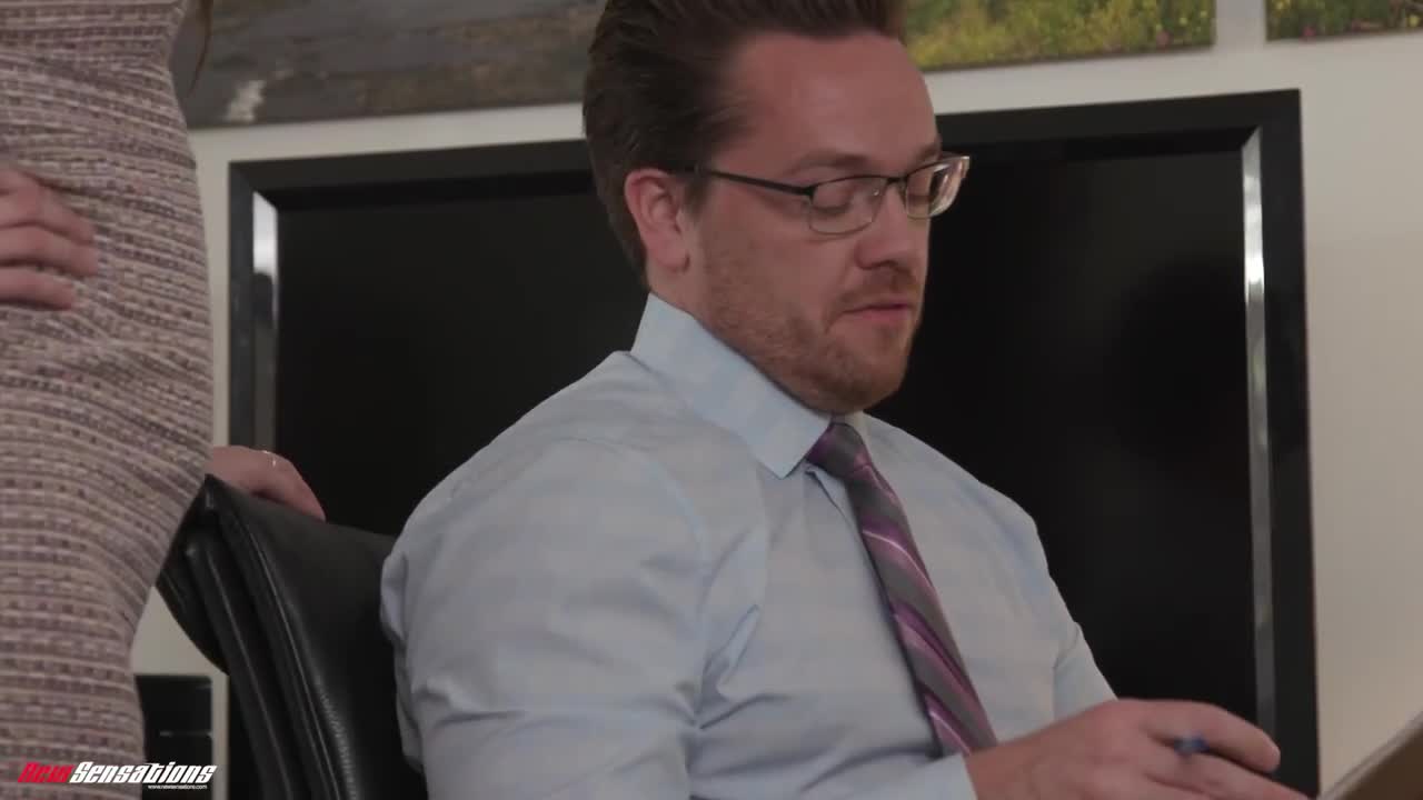 Katie Kinz Gets Lunch On The Boss