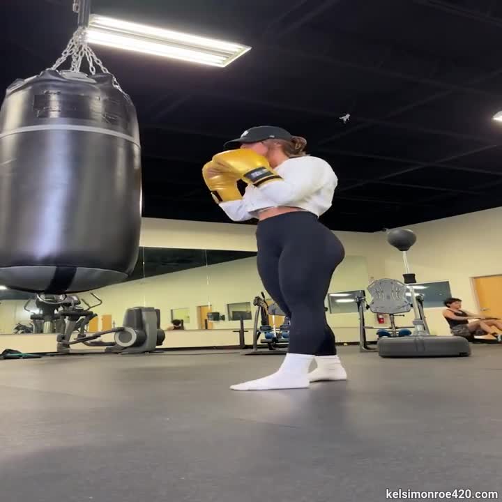 Kelsi Monroe – Fucks Her Gym Coach