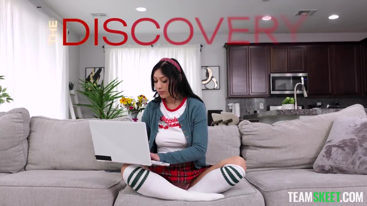 Alexa Chains She Wants to Get Pregnant, So Her Stepbro’s Seed Should Do