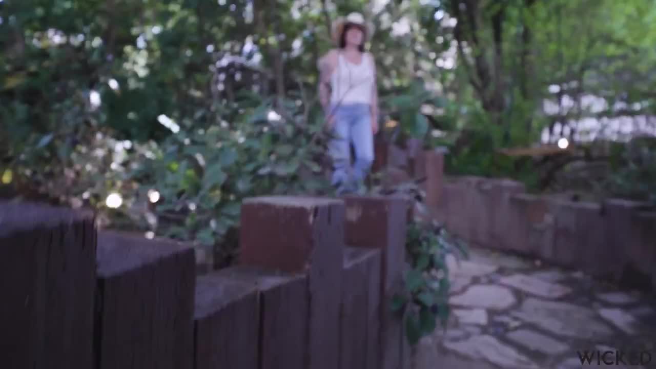 Stella Luxx The Ranch Girl
