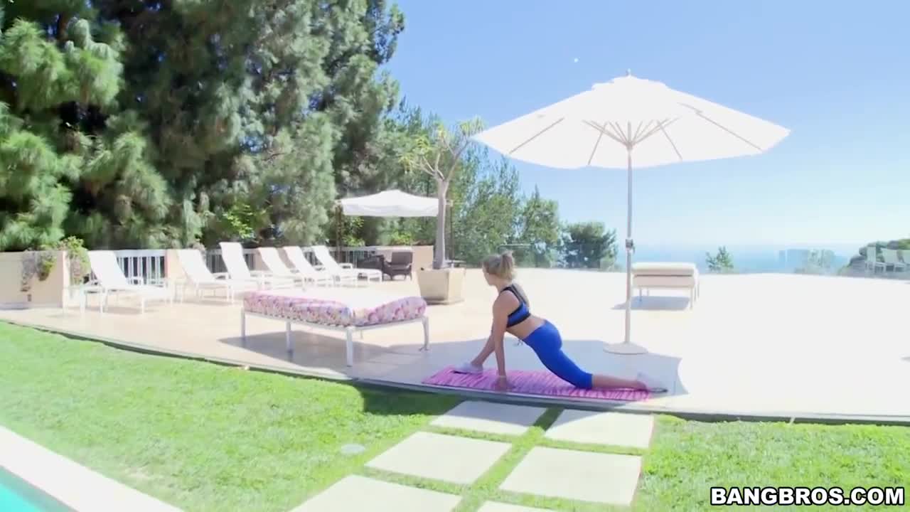 Mia Malkova Riding Her Big Ass On Cock Before Yoga