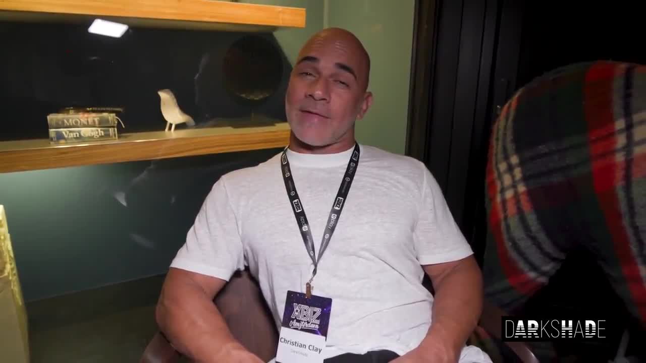 Angie Lynx Fucking An Old Man At The Tradeshow