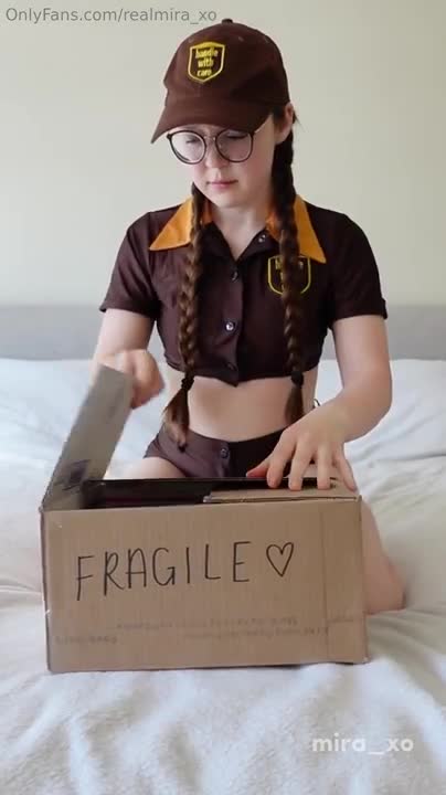 Mira_xo – First Fuck Machine