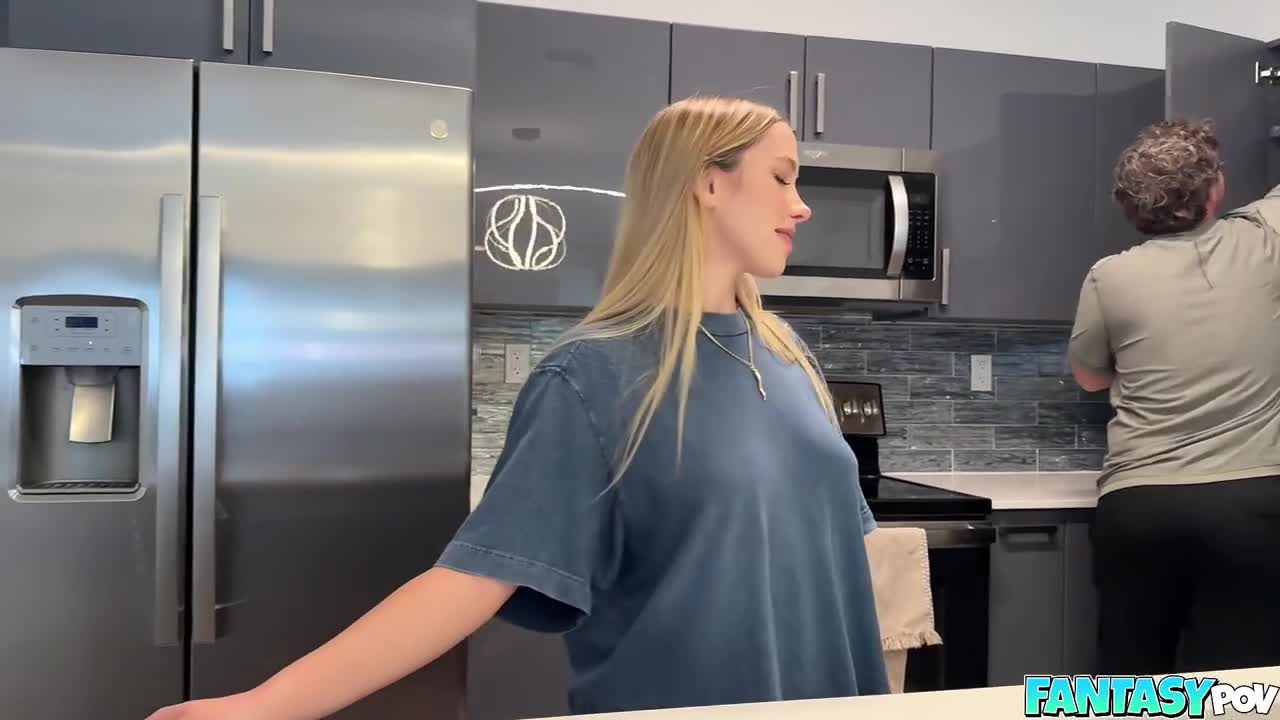 Khloe Kapri – Fucking My Best Friend Girlfriend When He Leaves The House