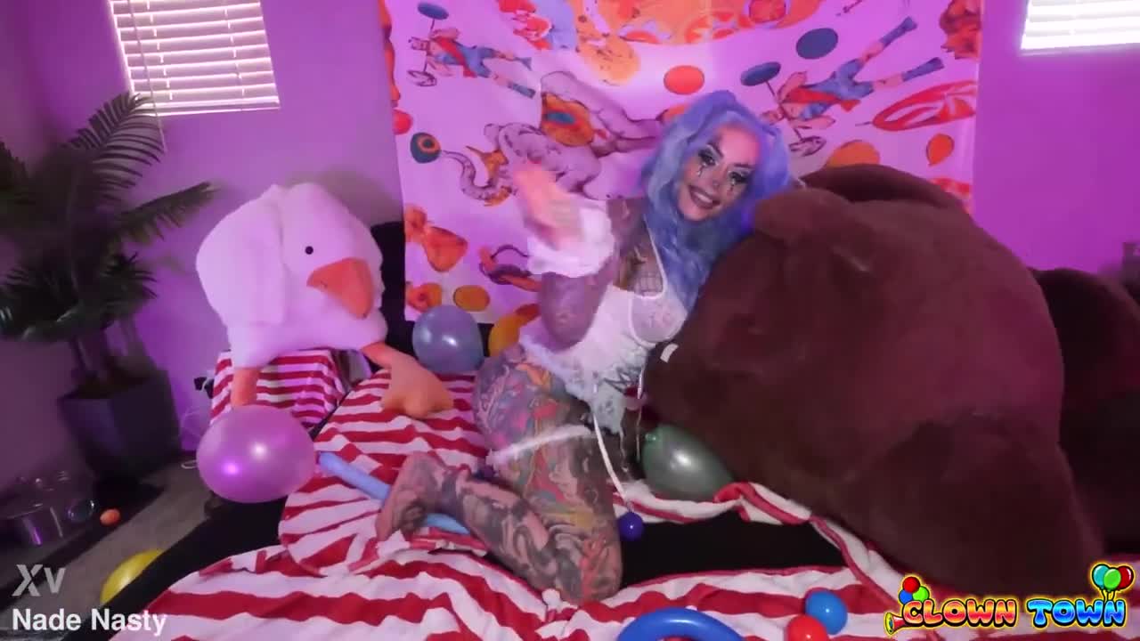 Tiger Lilly Clown Town Hottie Get Creampied & Came in