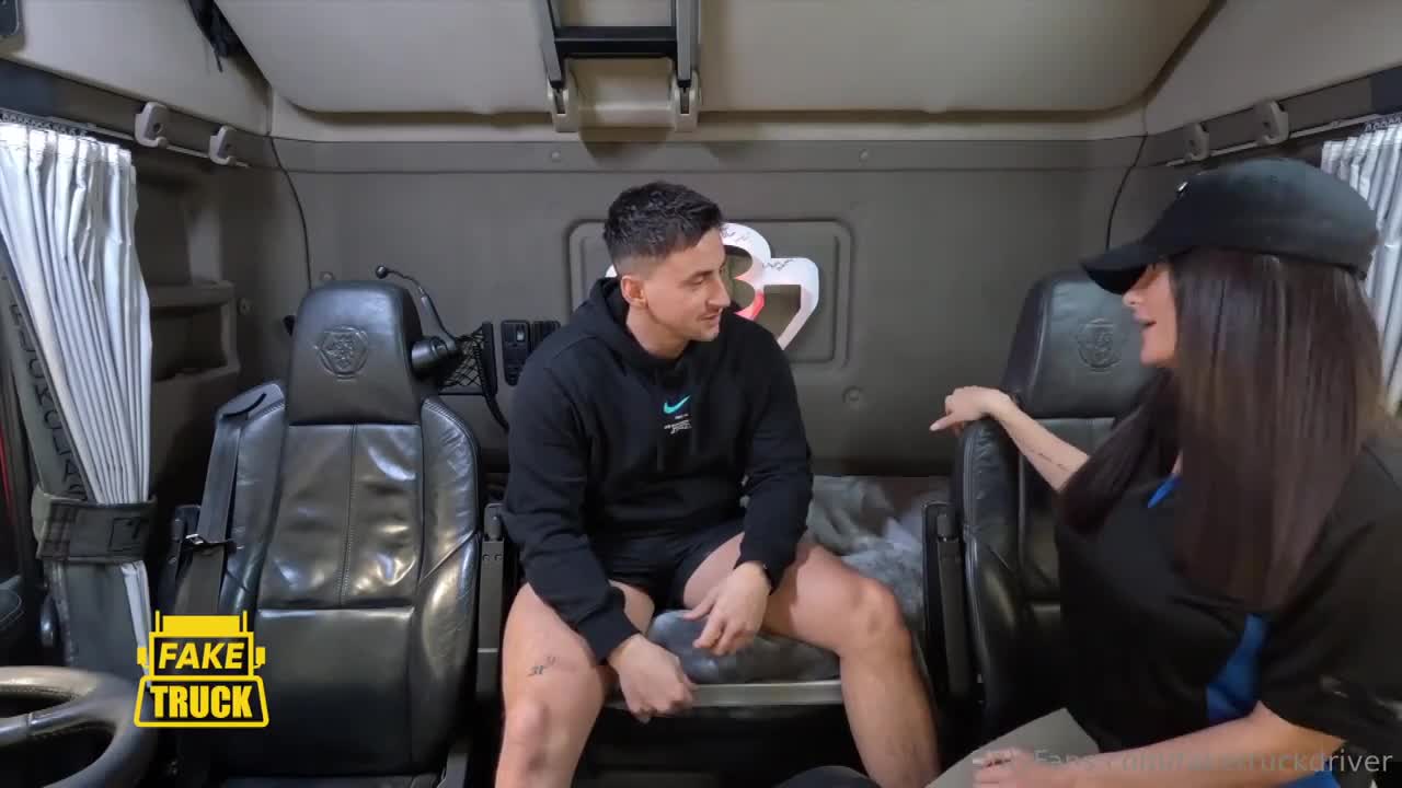 Georgie Maria Hot Delivery Girl Fucks The Fake Driver