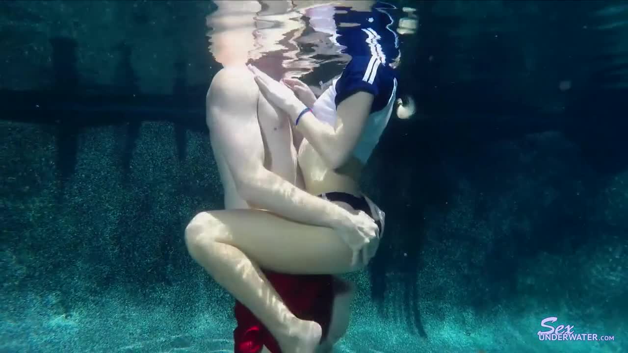 Kenzie Reeves Sex Under Water Quickie