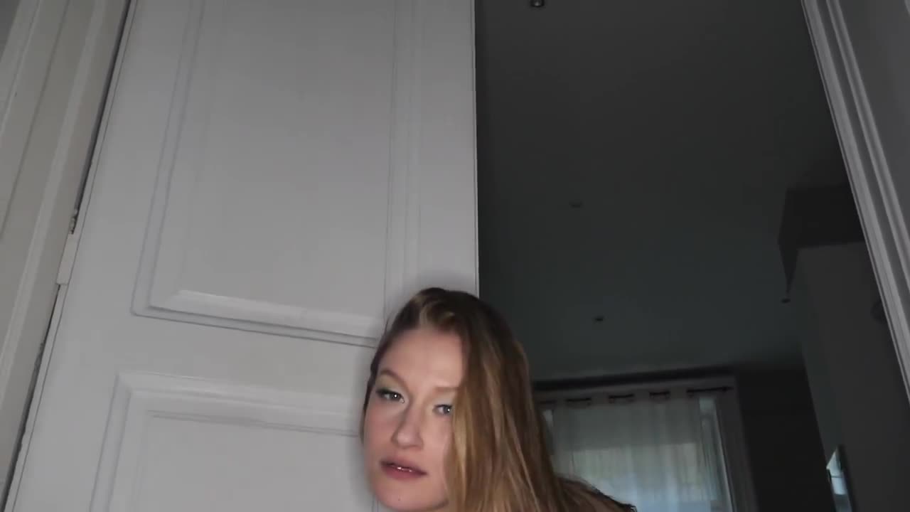 Tiffany Tatum – My Tinder Date Can’t Resist To Fuck Me At The Party