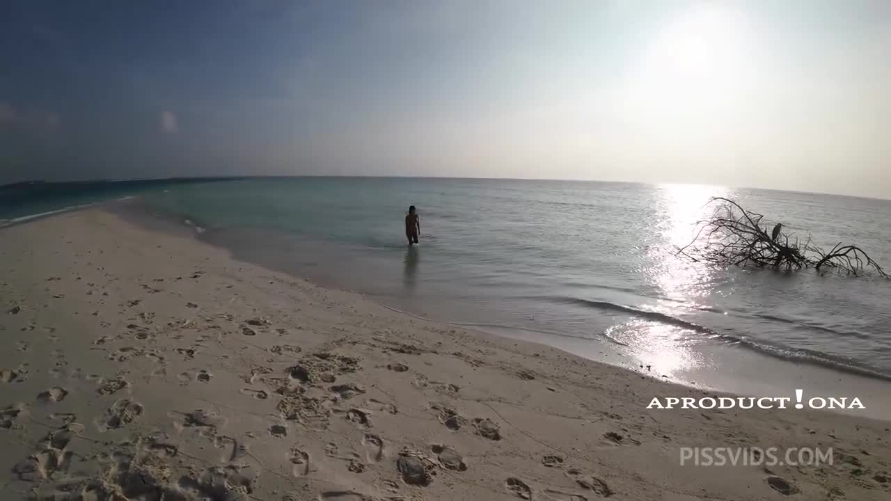 Marina Gold Public Fuck On The Beach