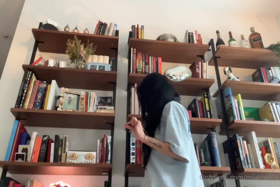Mia Khalifa Try On Video