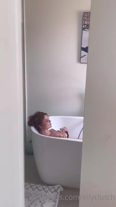 Elly Clutch OnlyFans leaked Elly Clutch – BJ In The Bathtub on HDthot