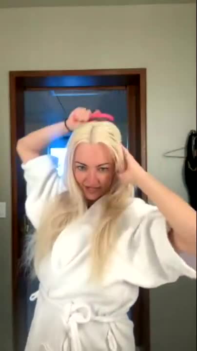 Lindsey Pelas White Outfits Livestream Video 2