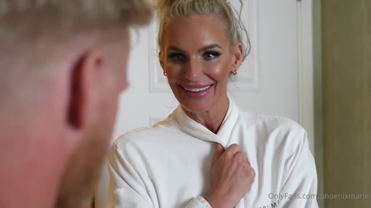 Phoenix Marie Smoking Hot BG Rough Fucking Makes Her Squirt