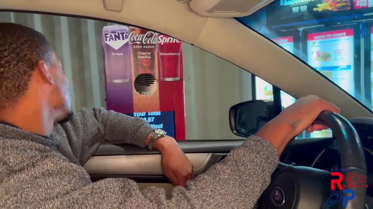 Sidney Summers – Wendys Girl Serves Some Frosties